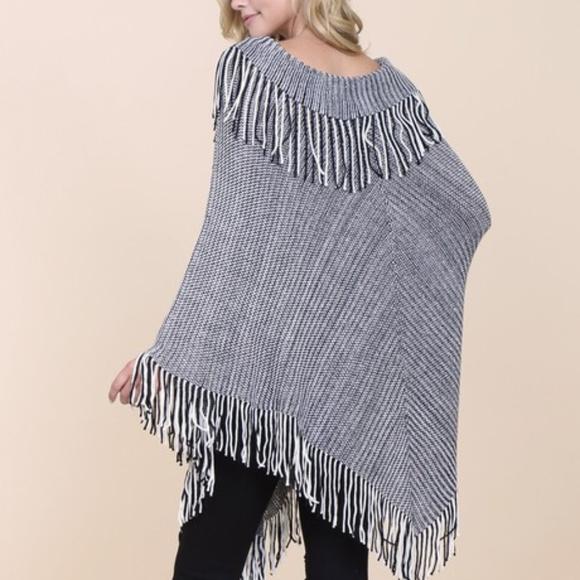 FRINGE DETAIL PONCHO - Picture 2 of 3